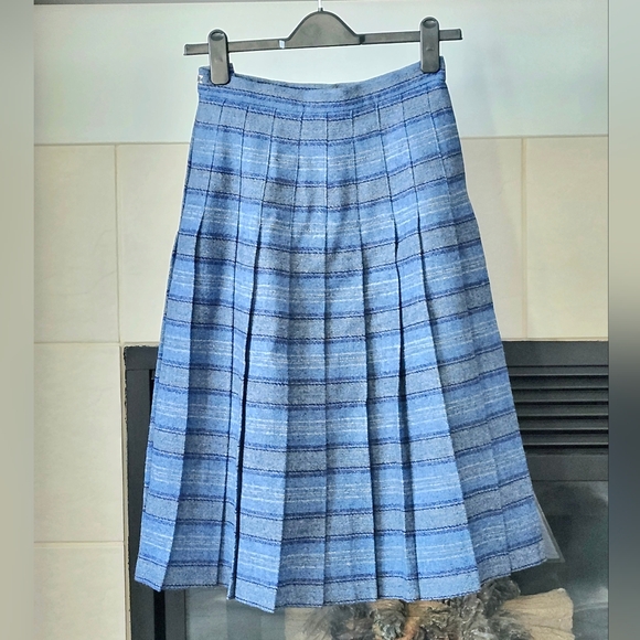 VTG Pure New Wool Blue Gray Check Skirt, Wool Pleated Skirt, Wool Tweed Skirt - Picture 2 of 9